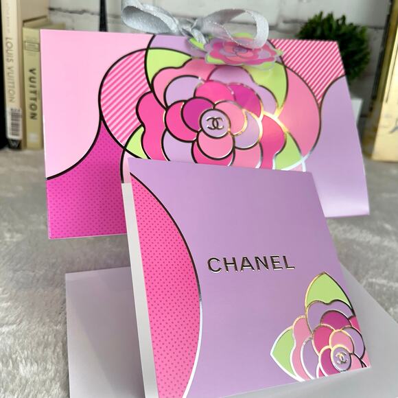 CHANEL Mother’s Day gift package and card set - Picture 5 of 11
